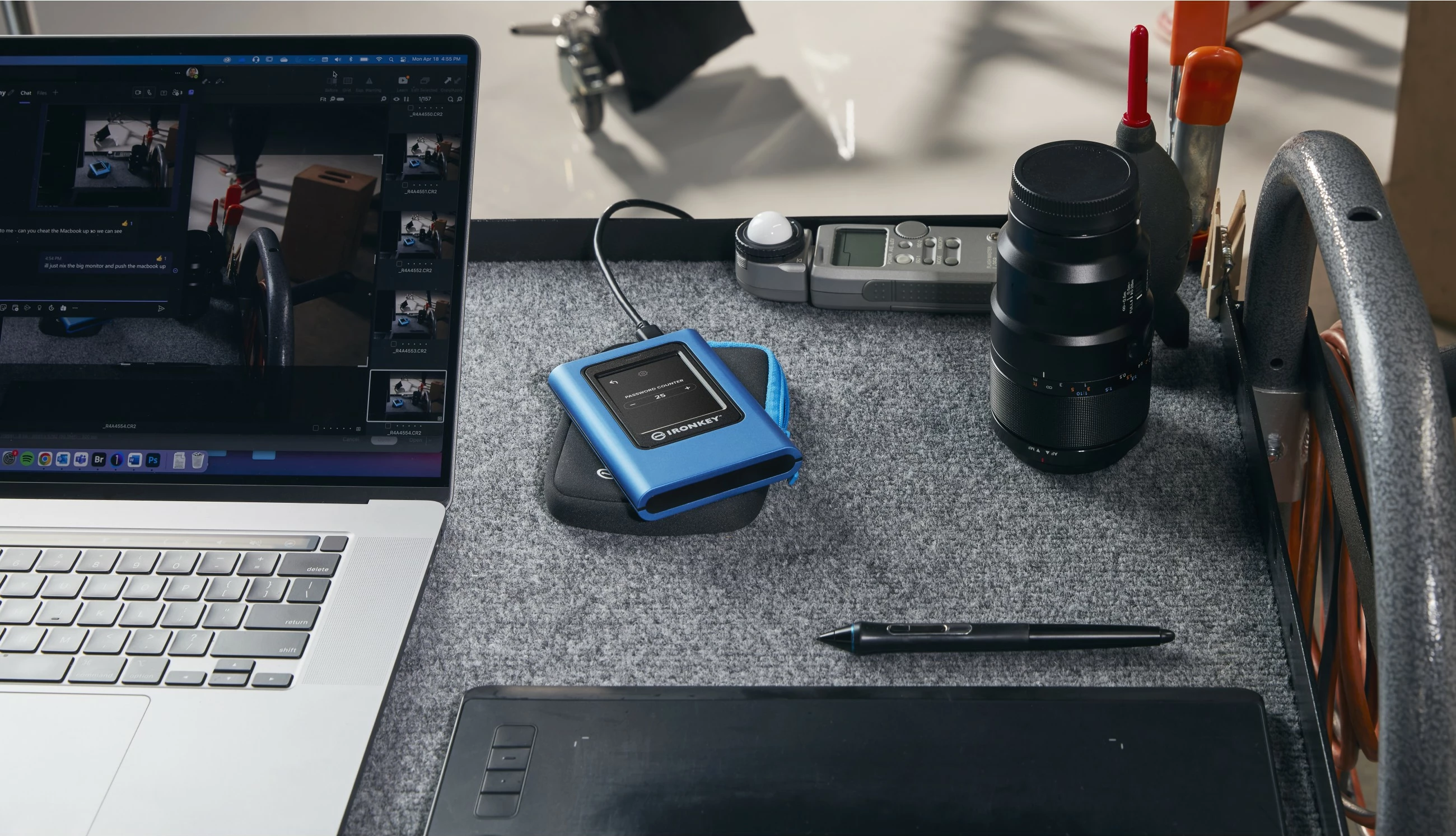 Zunanji SSD Kingston IronKey Vault Privacy 80, 3,84 TB, modra