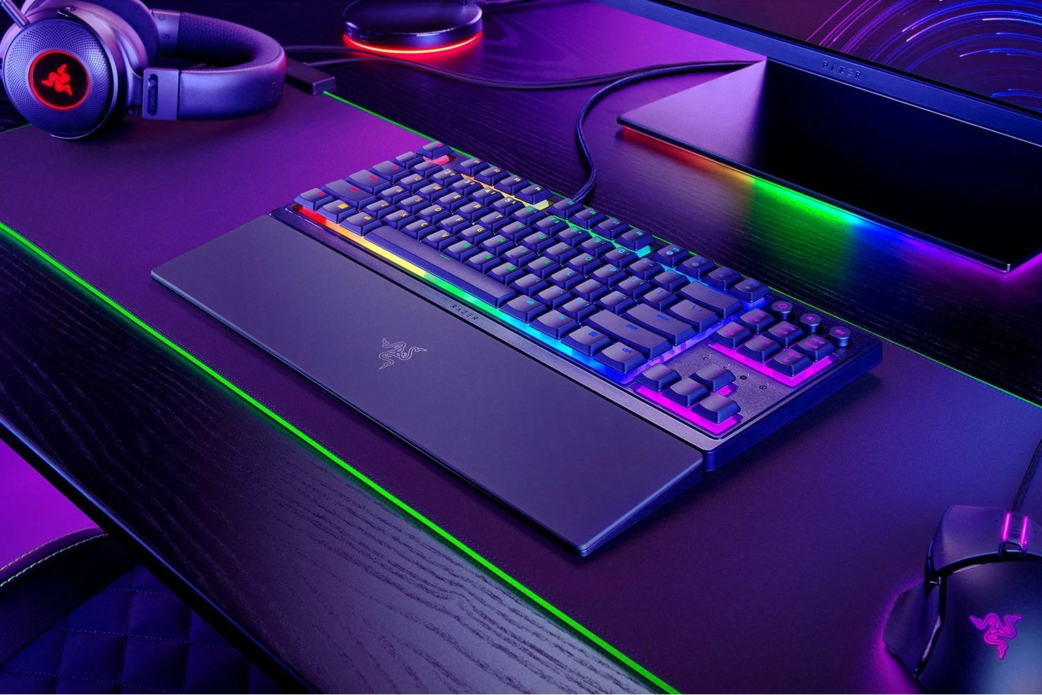 Gaming tipkovnica Razer Ornata V3, RGB, meha-membrana, tenkeyless, črna