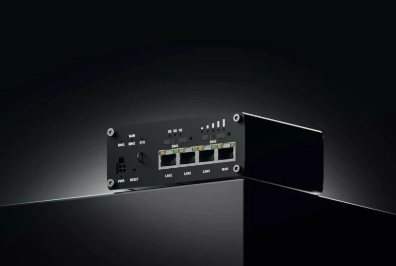 LTE usmerjevalnik Teltonika RUTM09, Cat6, 2x SIM, 4x GbE, GNSS, črn