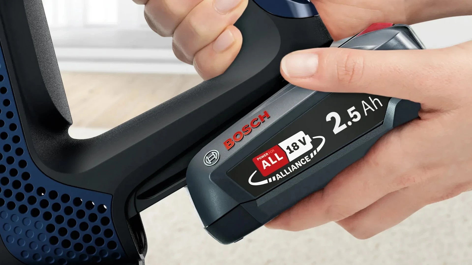 Brezžični sesalnik Bosch Serie 6 BCS611P4A, 0,3 L, črn
