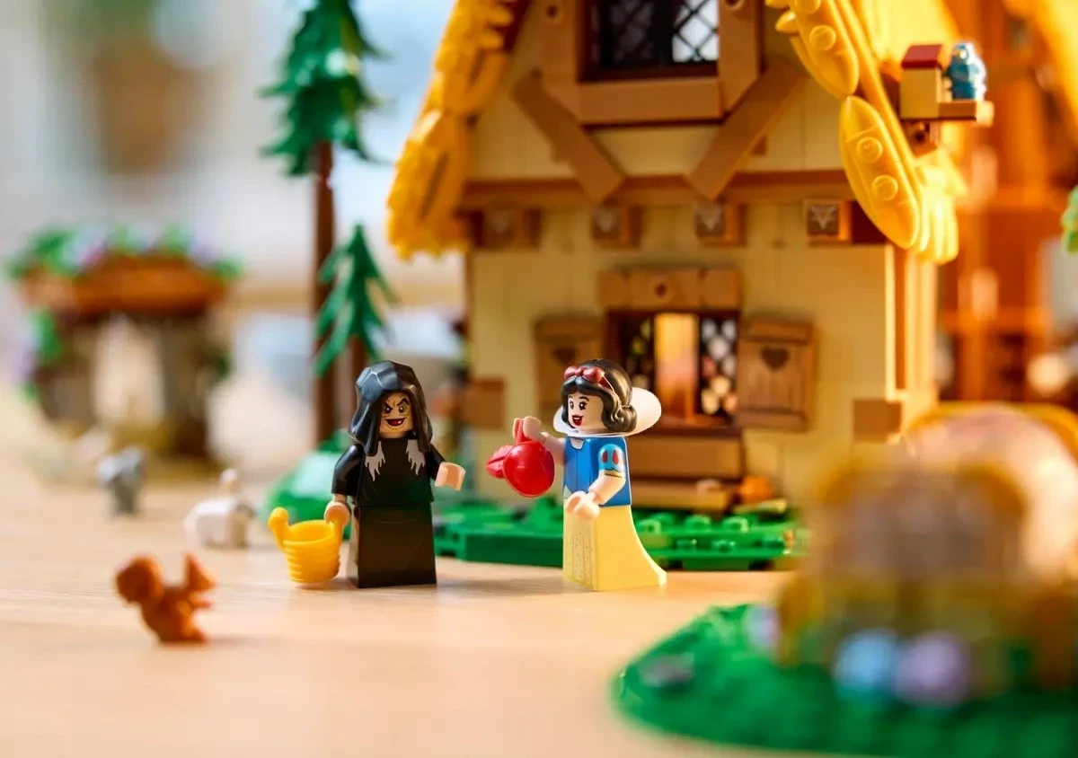 Hiša Sneguljčice in sedmih palčkov, LEGO Disney 43242