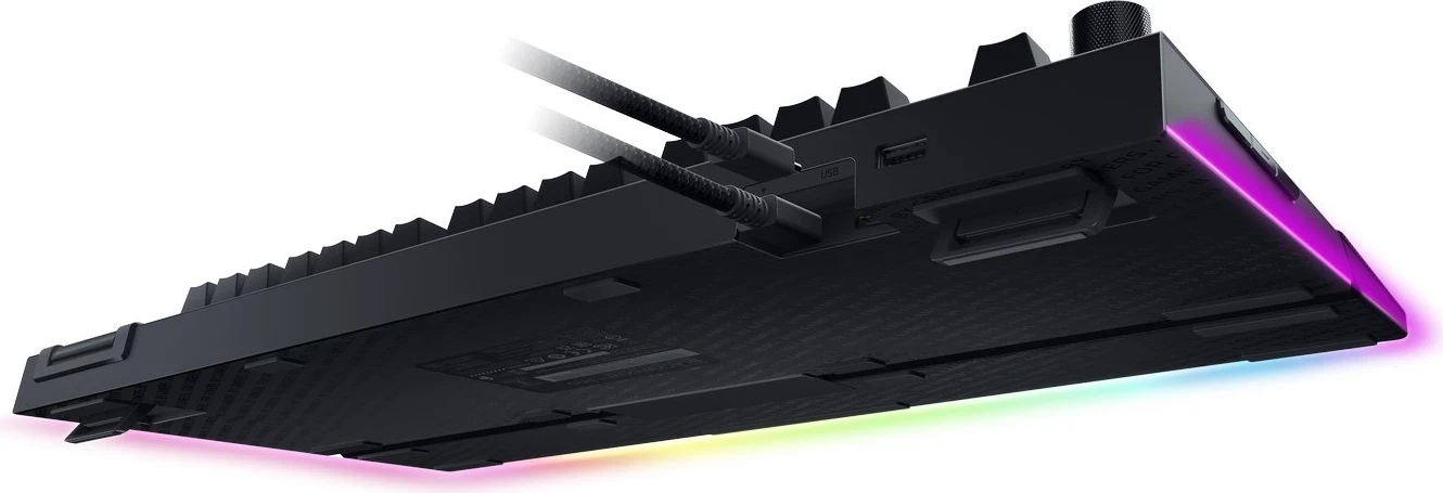 Mehanska tipkovnica z rumenimi stikali Razer BlackWidow V4 Pro, RGB