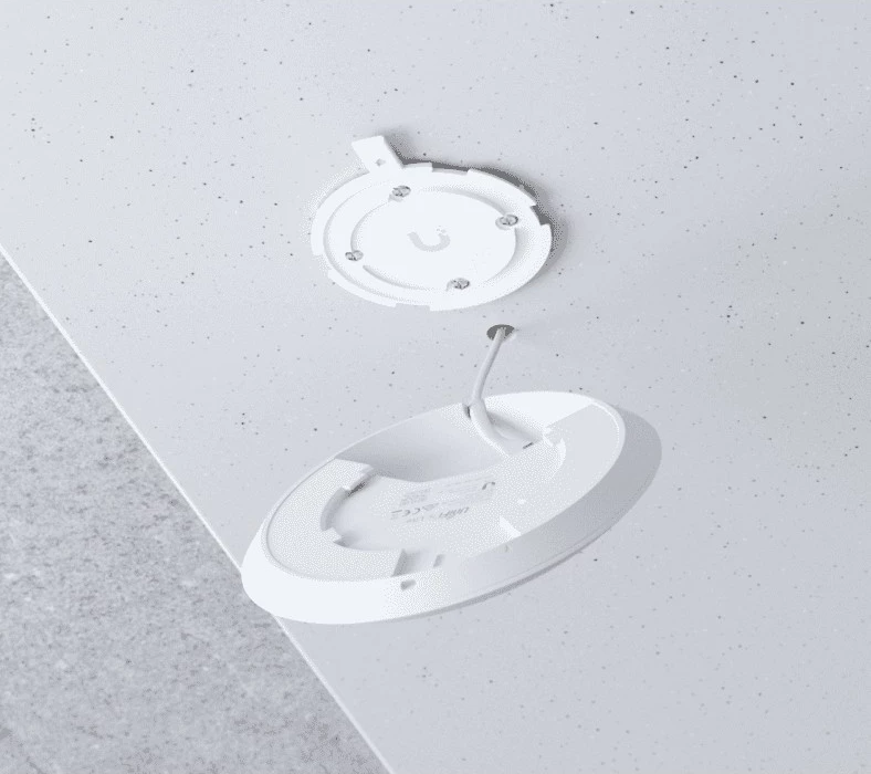 Access point z visokimi zmogljivostmi Ubiquiti U6+