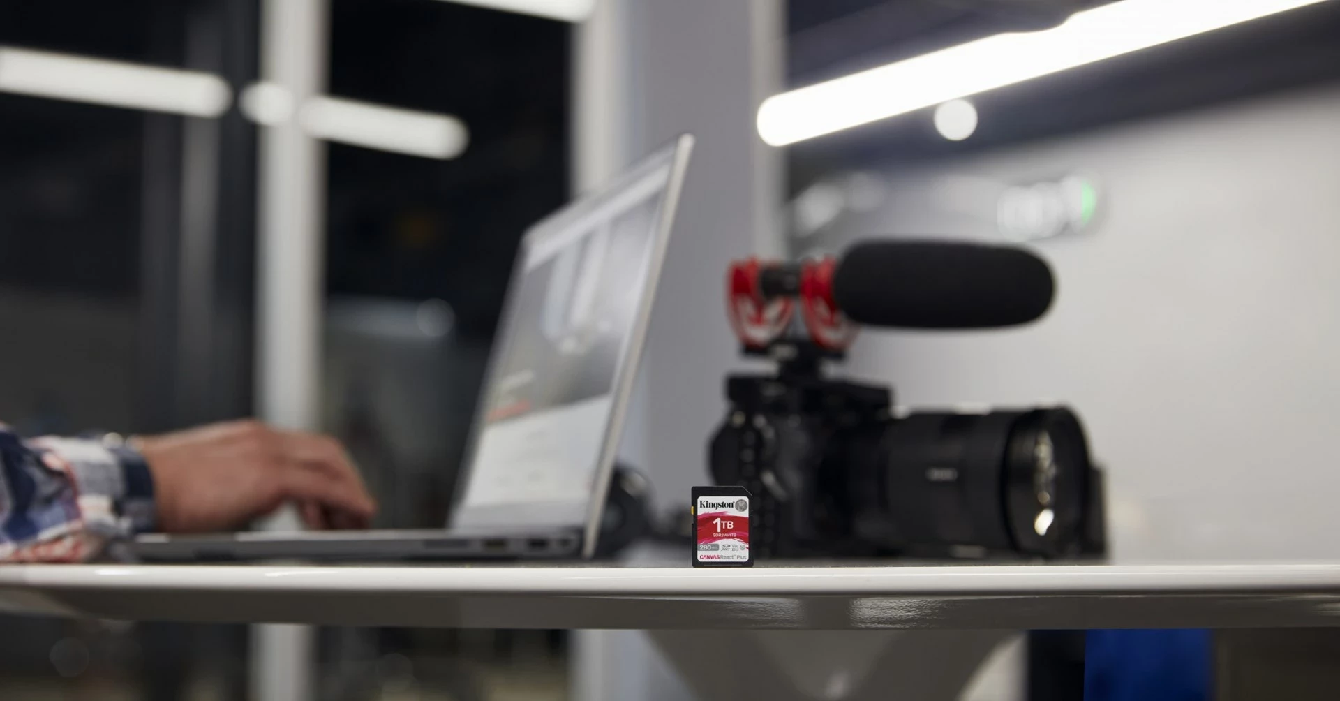 Kartica pomnilnika 1TB, SDXC UHS-II Kingston Canvas React Plus, črna