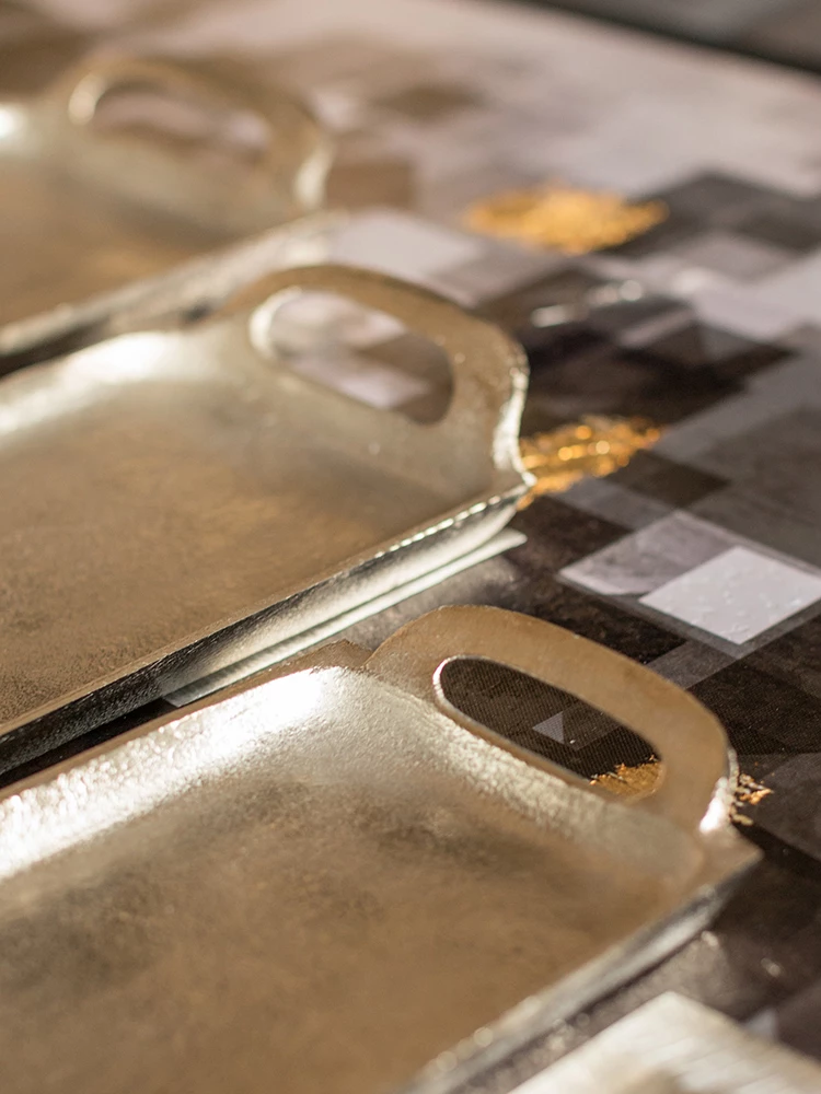 Dekorativni pladenj iz aluminija, srebrn, 53 x 15 x 4 cm, ADORO