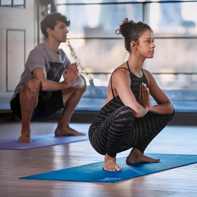 Podloga za jogo Reebok, peščena in črna