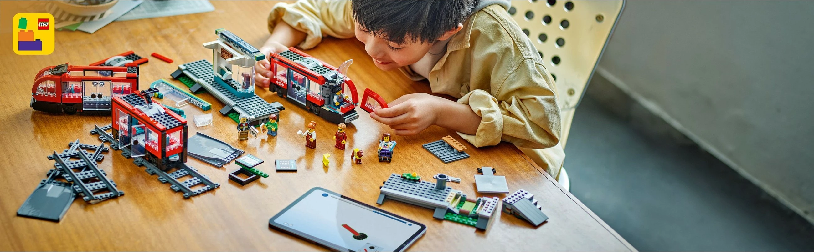 Moderen tramvaj z postajo LEGO City 60423, 811 kosov, večbarven