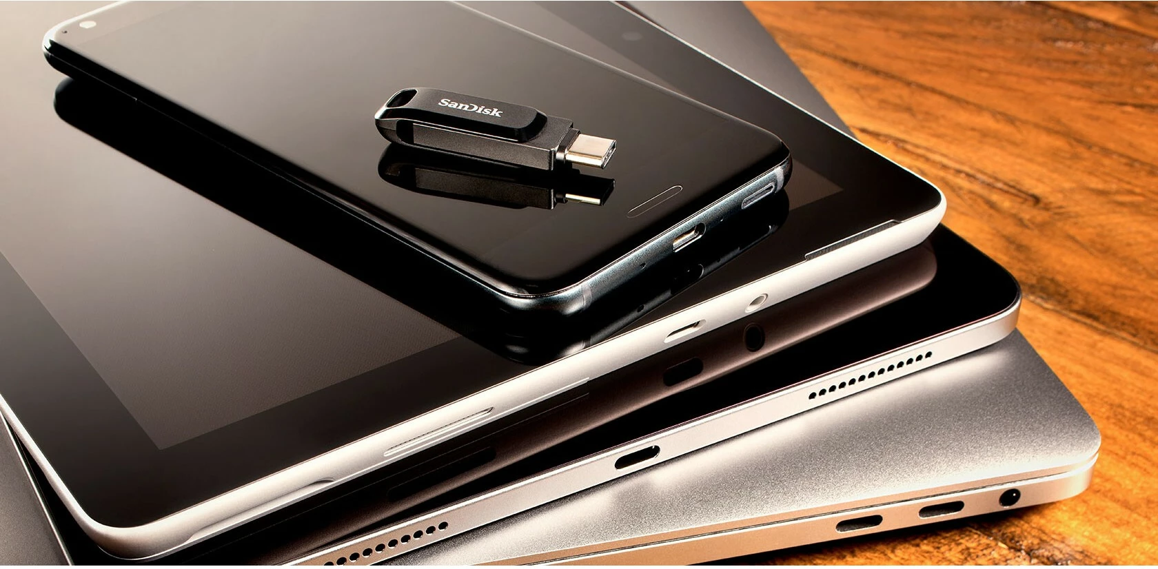 USB-pomnilnik SanDisk Ultra Dual Drive Go, 512 GB, USB Type-A/USB Type-C, 3.2 Gen 1, 150 MB/s, vrtljiv, črn