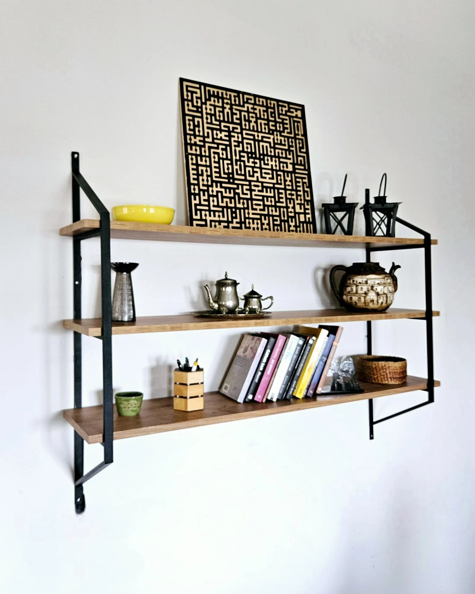 Stenski regal Raffy2, črn in Atlantic Pine - Hanah Home