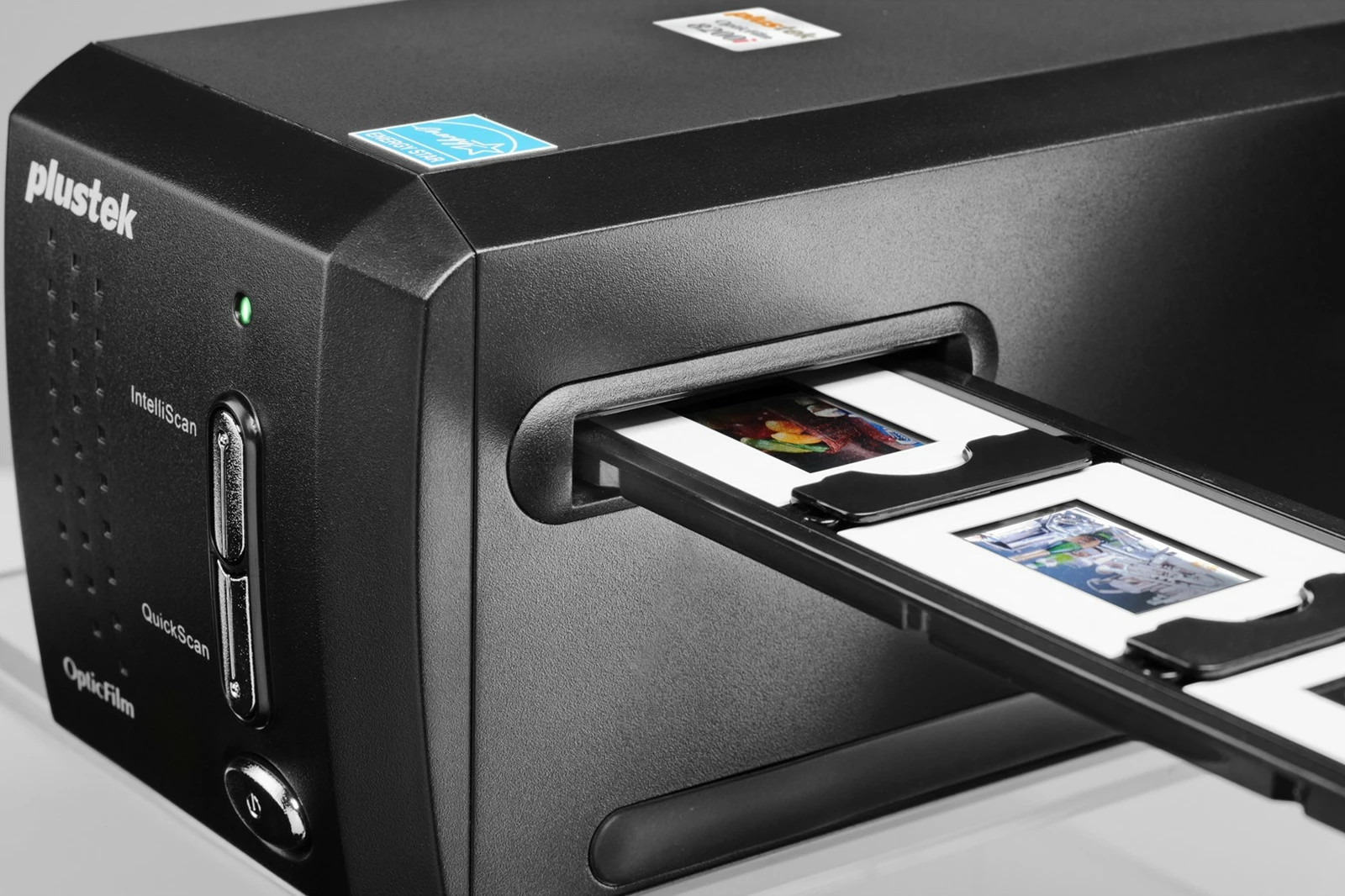 Skenirnik filmov Plustek OpticFilm 8200i SE 7200x7200 DPI, črn
